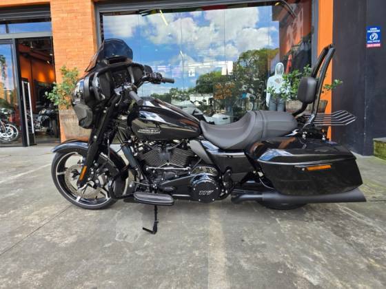 HARLEY-DAVIDSON STREET GLIDE 